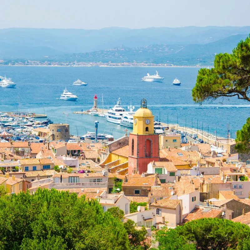Saint-Tropez: la destinazione chic per l’estate 2025